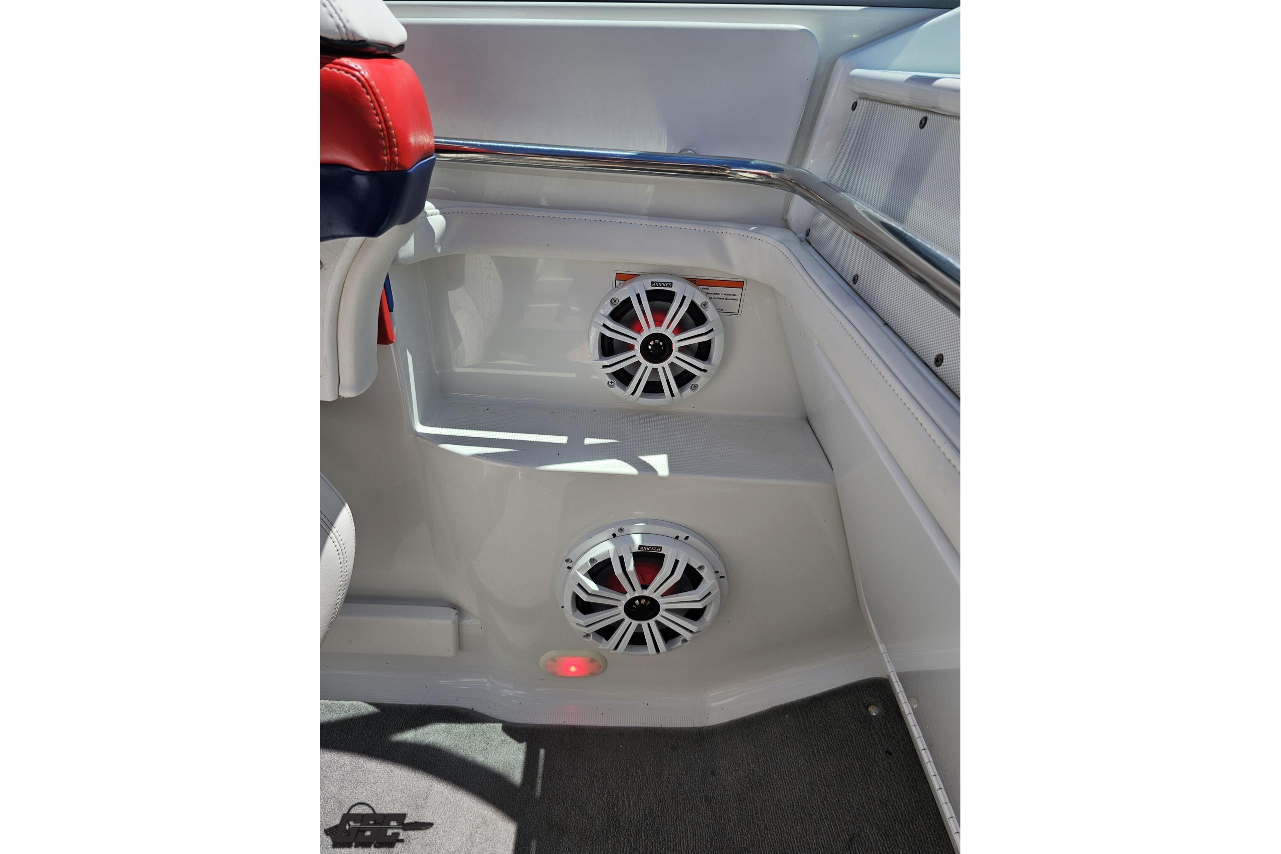 2005 Formula 271 FASTech boat interior with dual speakers and red-accented seating.