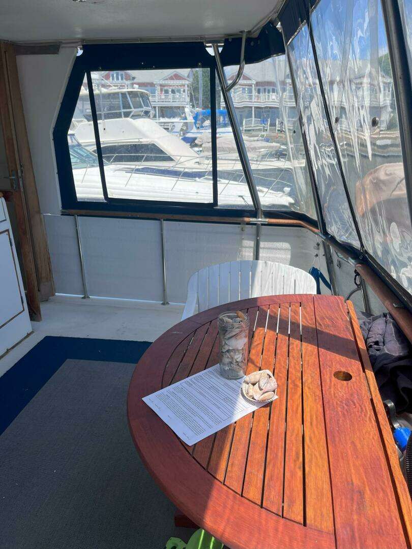 1990 Jefferson 43 Sundeck - Image 10