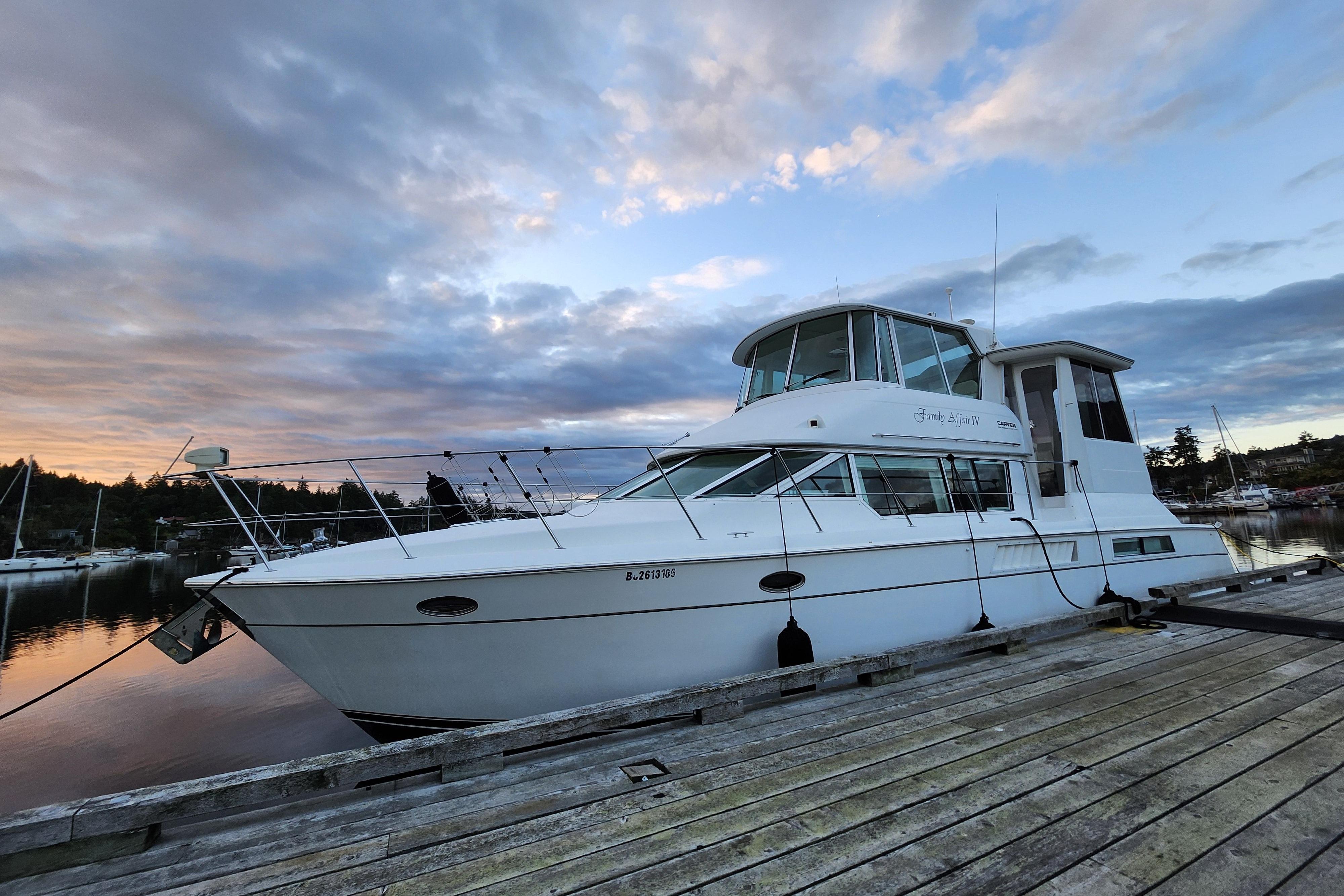 1997 Carver 500 Cockpit Motor Yacht