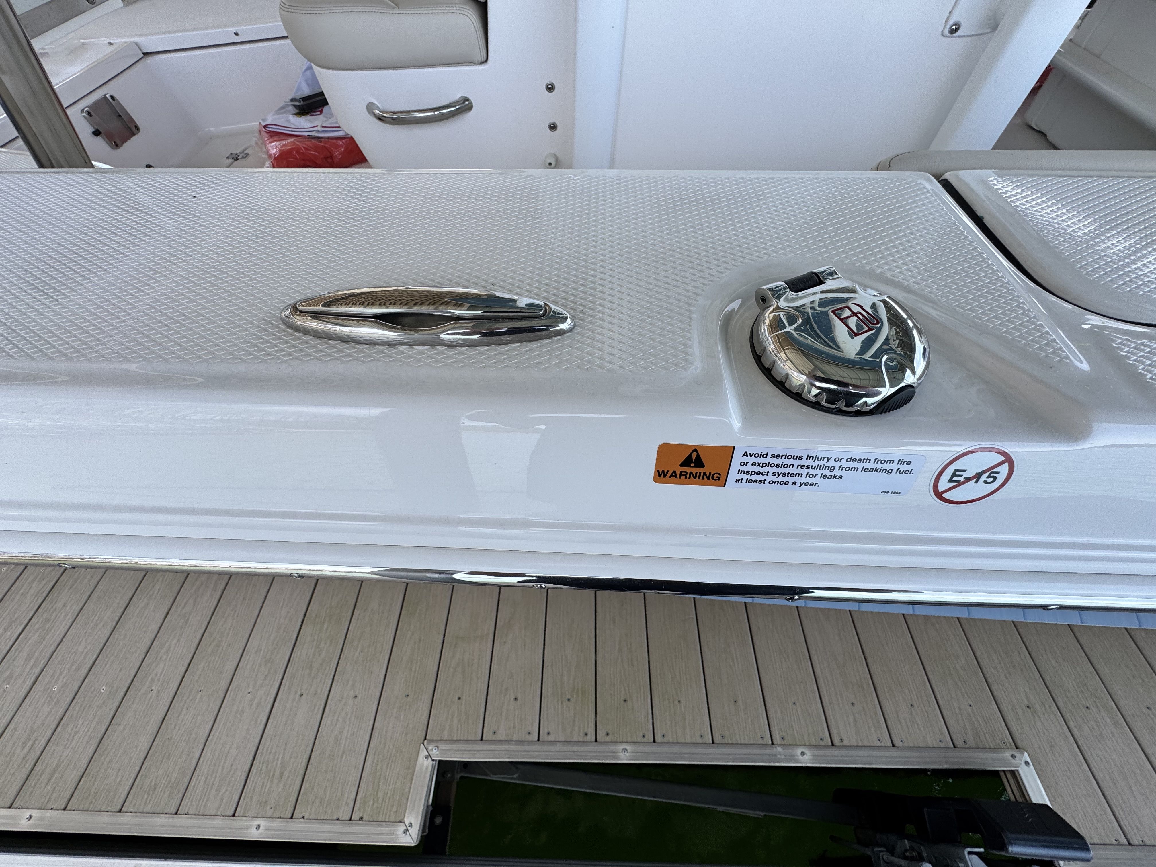 2026 Robalo 226 - 17