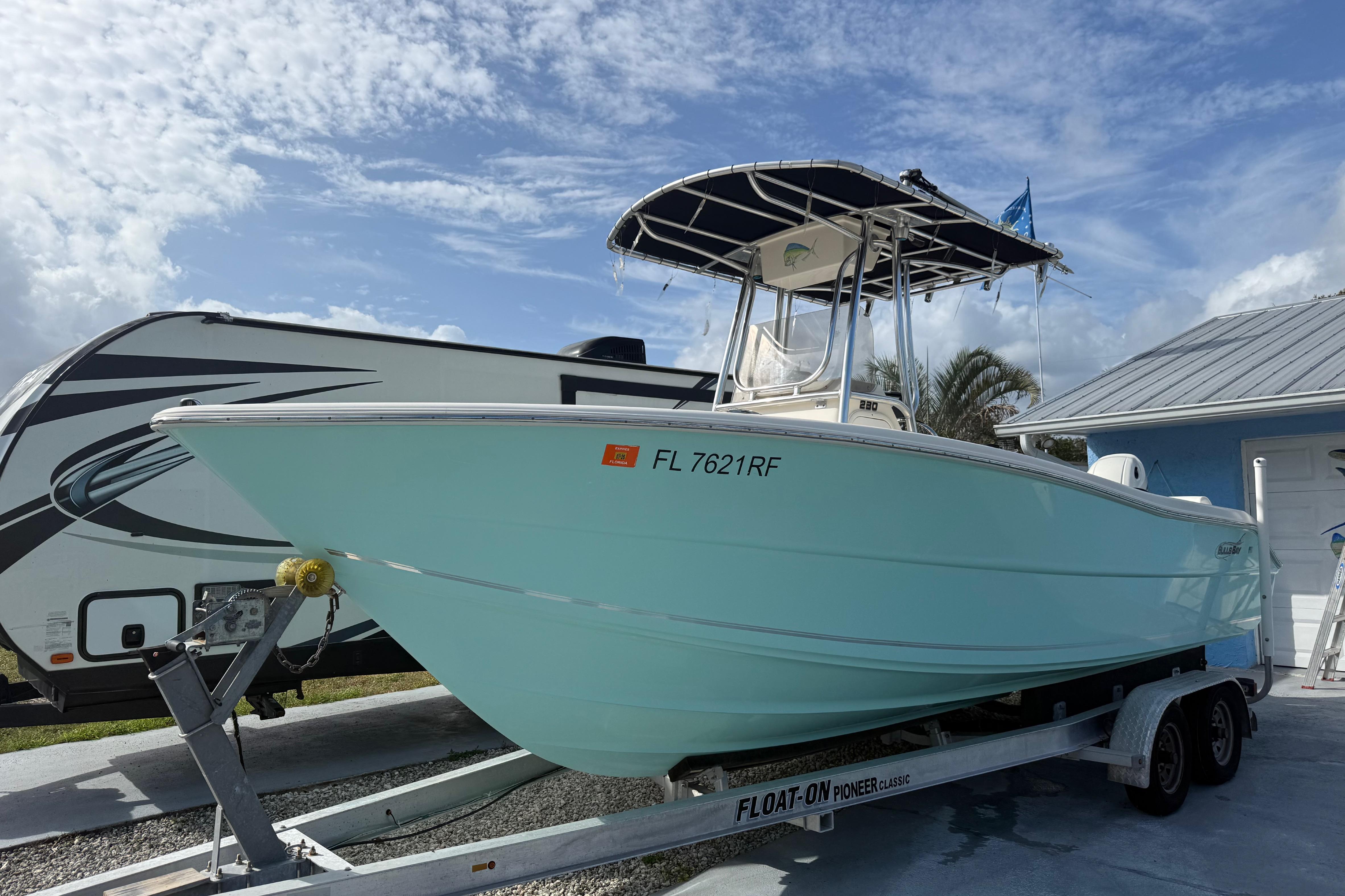 2017 Bulls Bay 230 Center Console