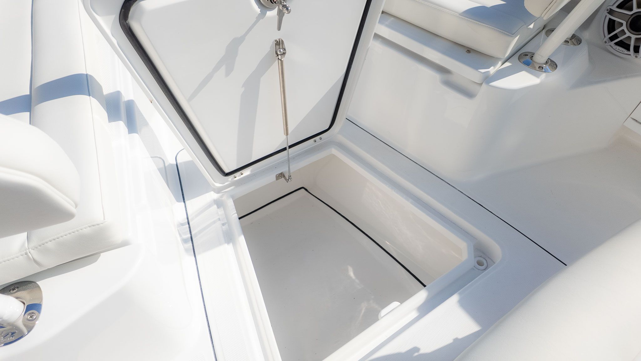 2027 Everglades 273 Center Console - 25