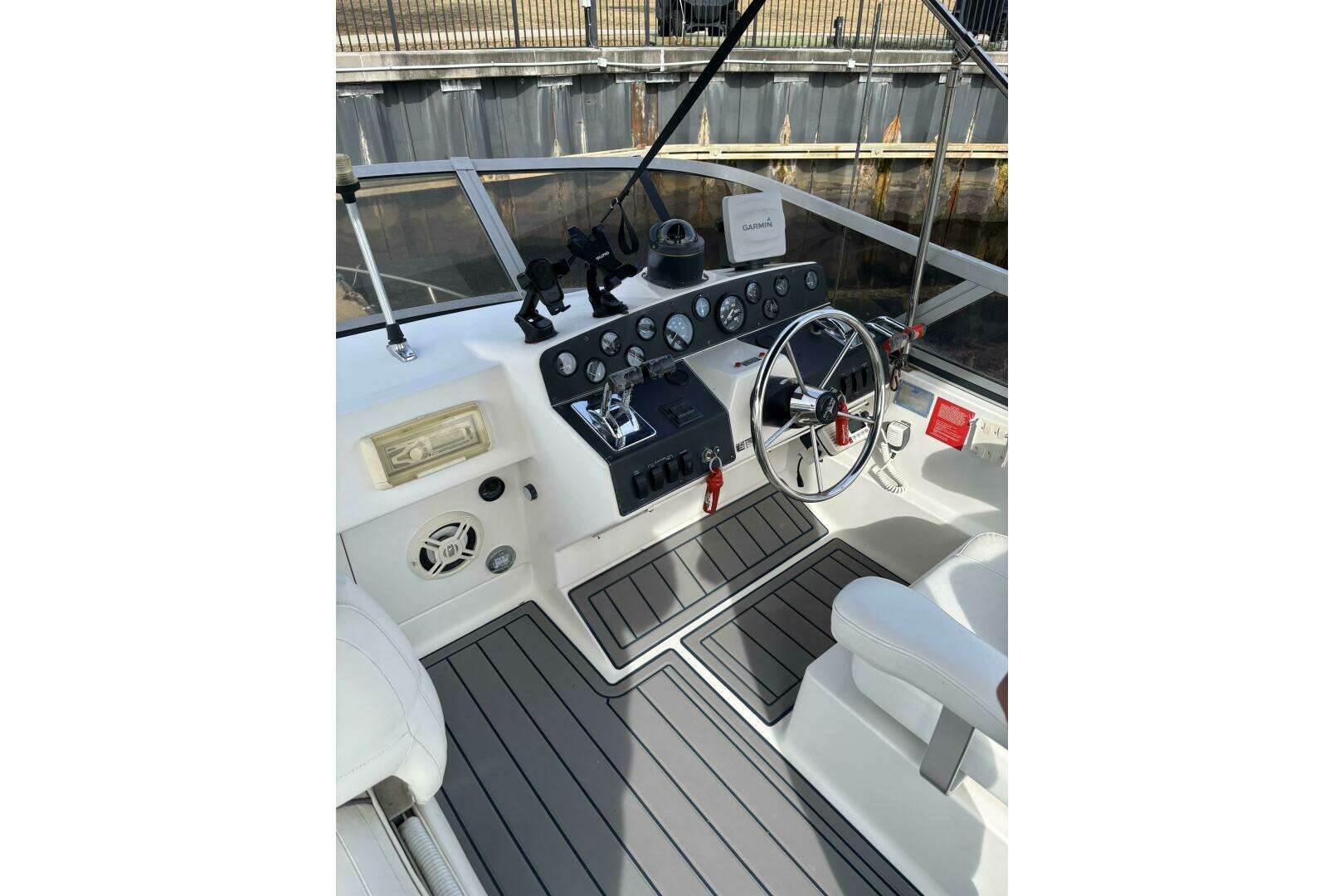 1996 Carver 320 Voyager - Image 24