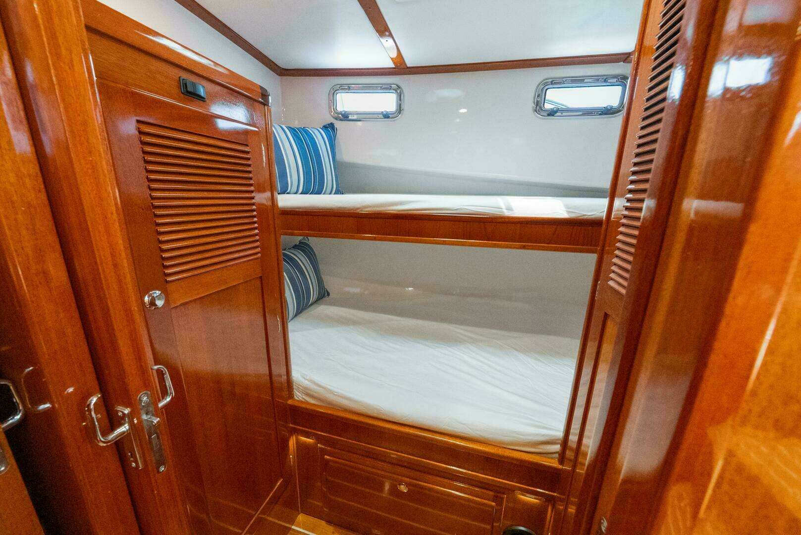 2019 Lowell Flybridge - Image 13