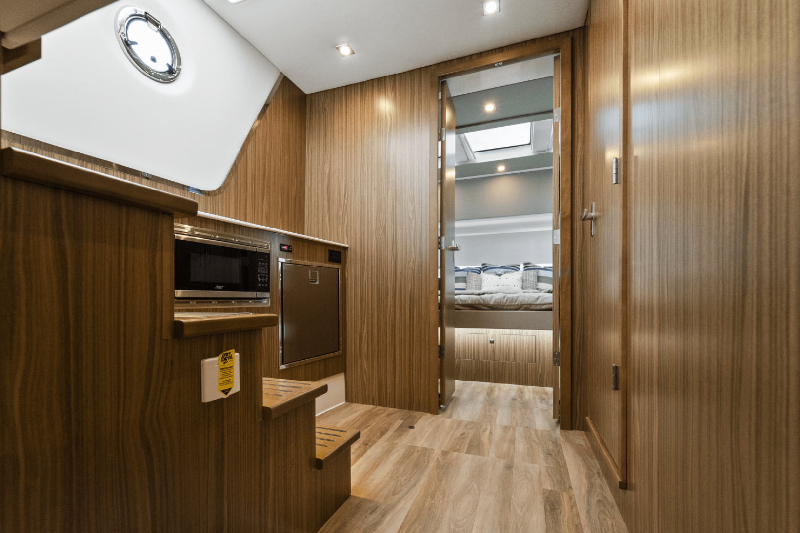 2026 Cruisers Yachts 50GLS OB - Image 27