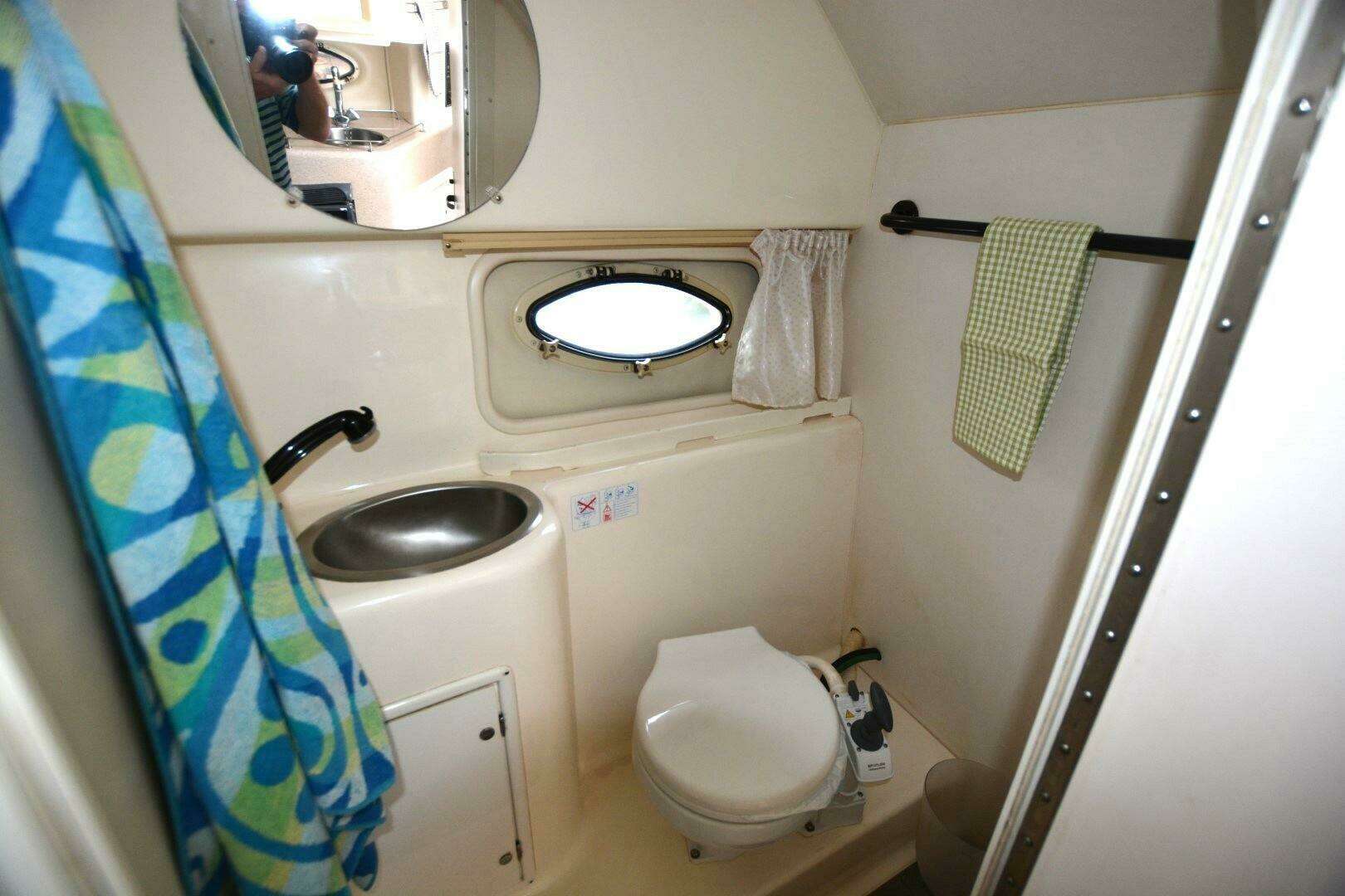1999 Rinker Fiesta Vee 270 - Image 14