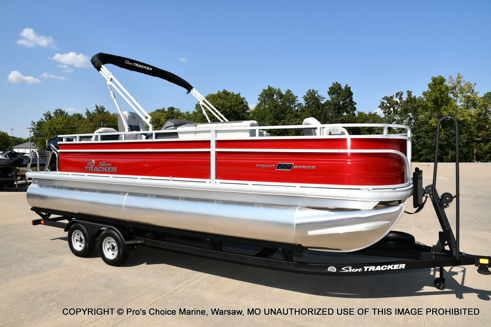 2026 Sun Tracker Fishin' Barge 22 DLX w/115HP Pro-XS 4 Stroke