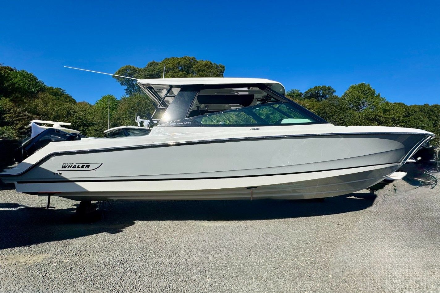 2026 Boston Whaler 330 Vantage