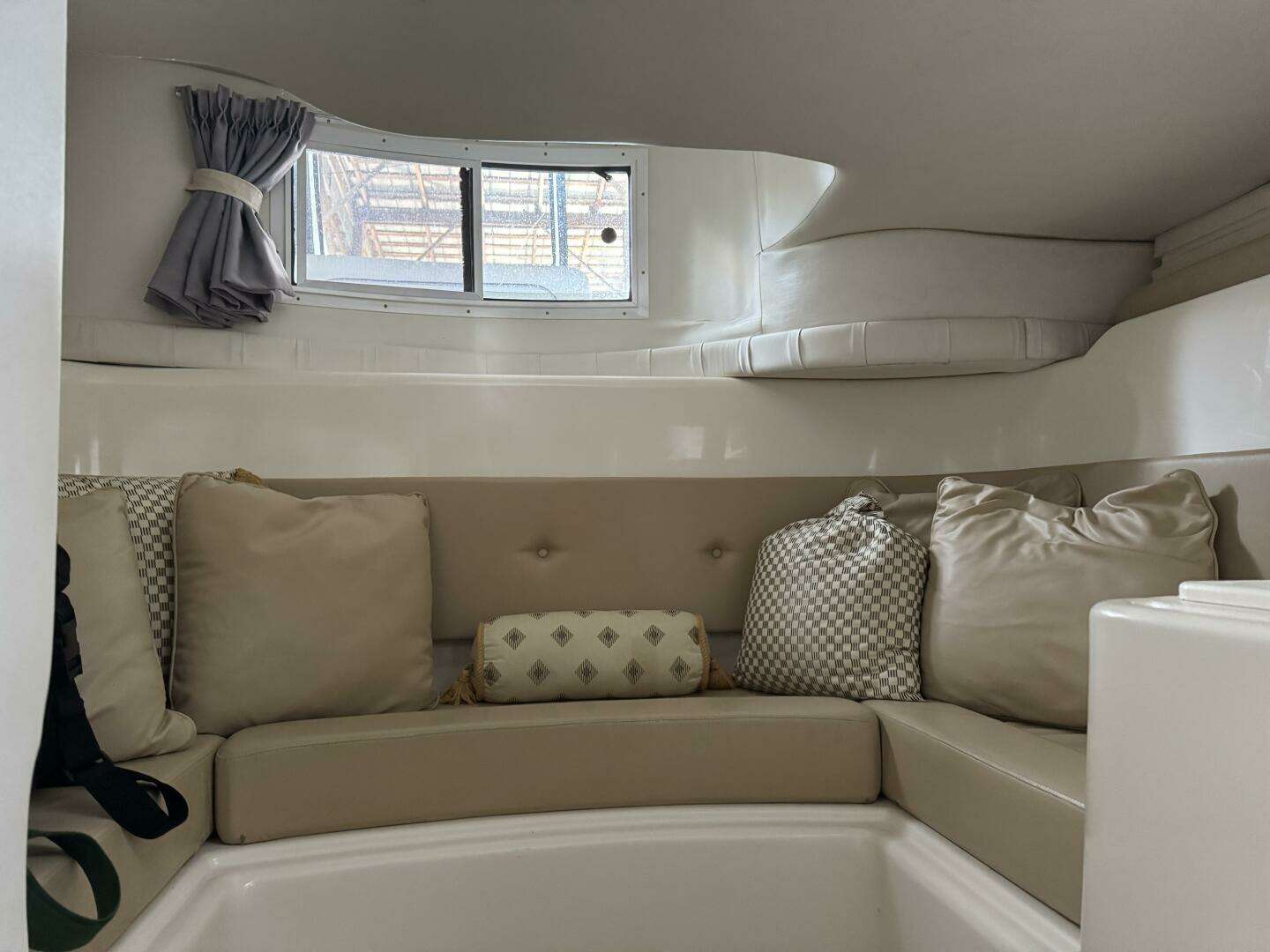 2002 Chris-Craft 328 - Image 5