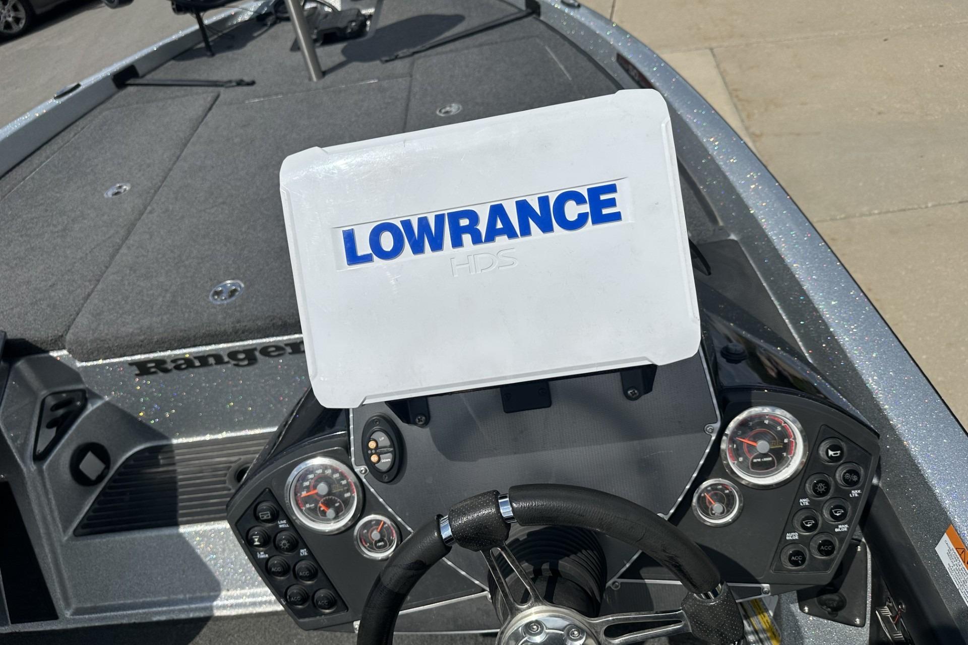 2018 Ranger Z518 boat dashboard with Lowrance HDS system and steering wheel.