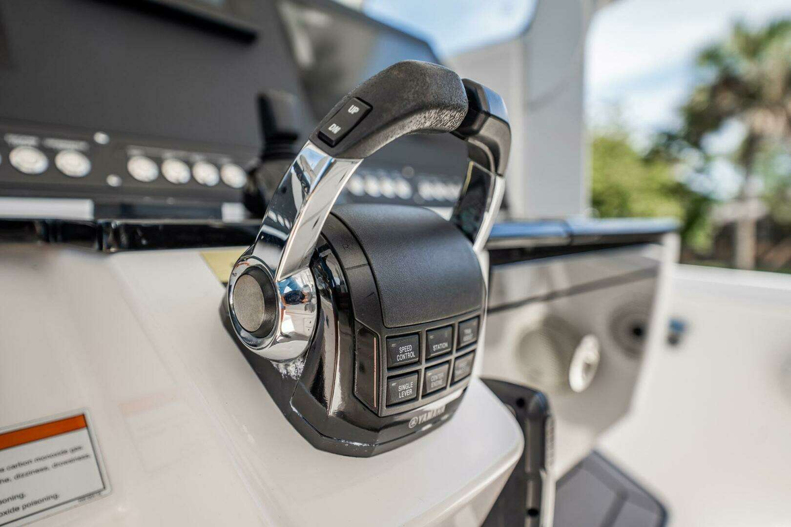 2021 Everglades 335 Center Console - Image 32