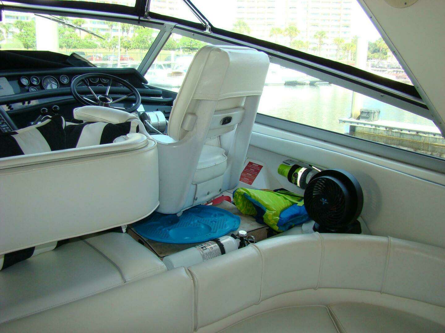 1991 Sea Ray 480 Sundancer - Image 12