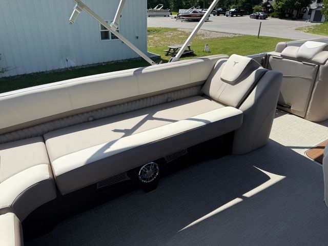 2025 Tahoe 2385 CASCADE CRUISE REAR BENCH - 13