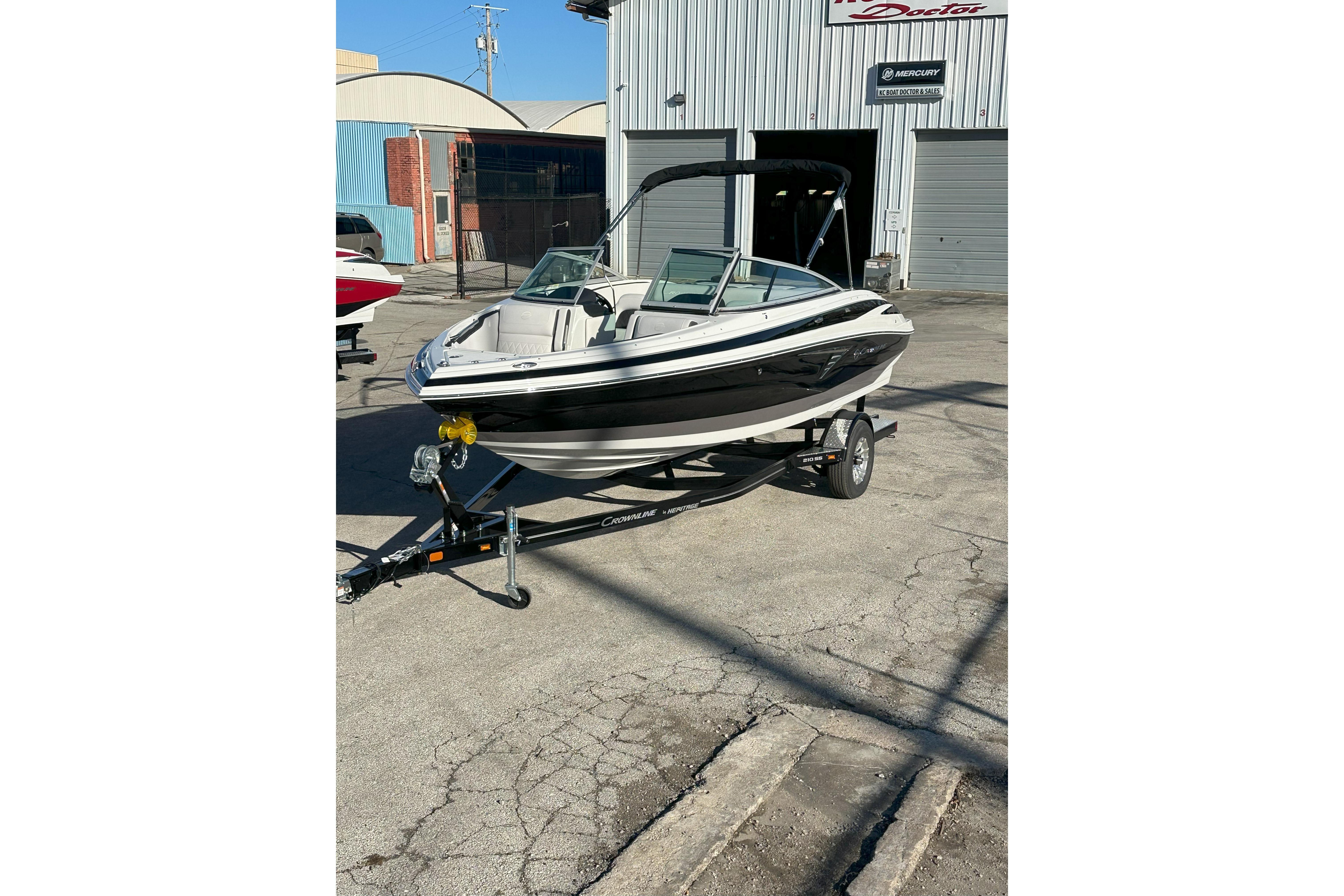 2025 Crownline 210 SS
