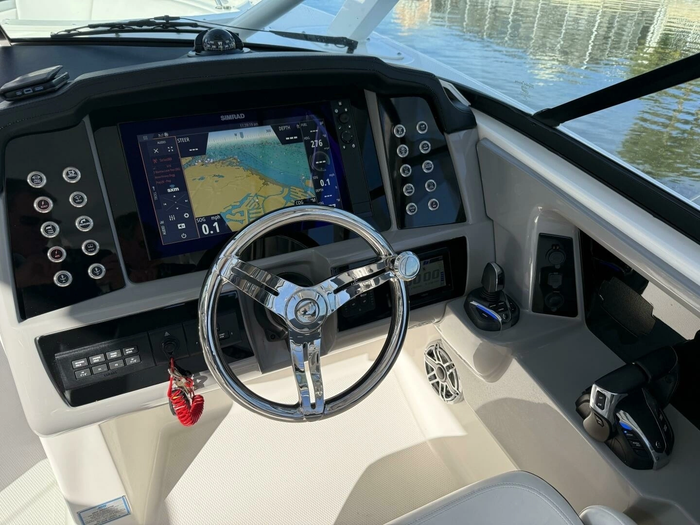 2021 Robalo R317 - Image 18