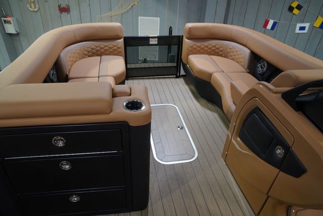 2027 Godfrey Marine Monaco 235 SFL 27" Impact Center Tube Package - 11