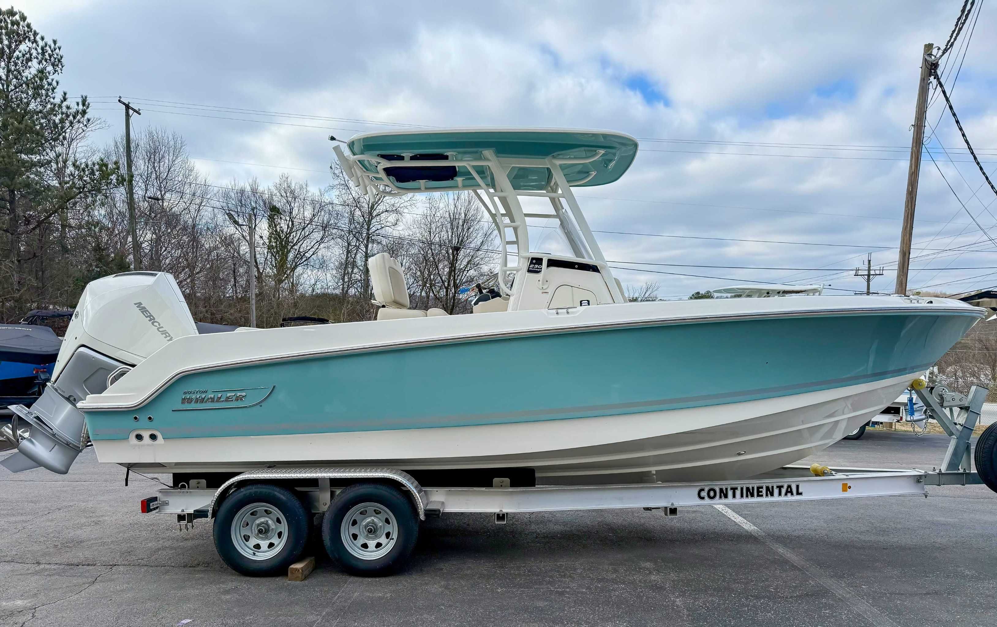 2025 Boston Whaler 230 Outrage - 5