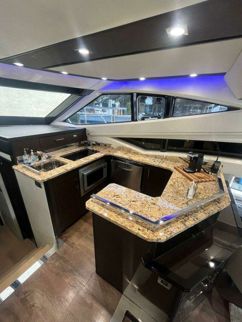 2017 Marquis 500 Sport Yacht - Image 27