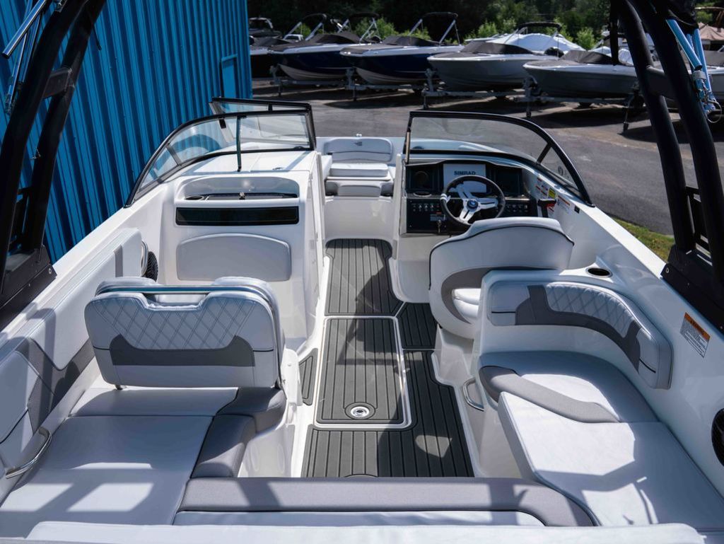2026 Bayliner VR6 Bowrider I/O - 4