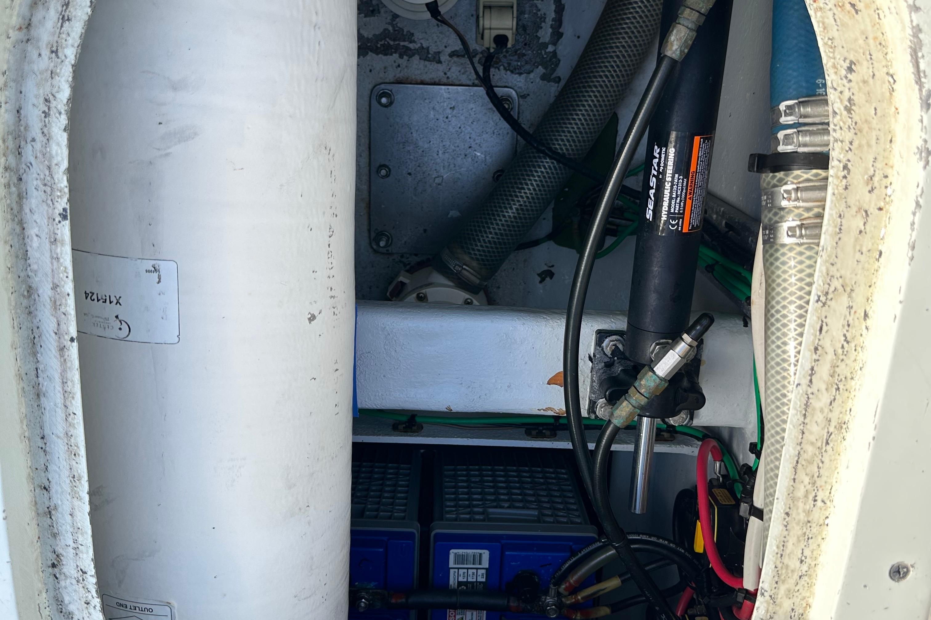 2004 SeaVee Center Consol boat interior showing mechanical components and wiring.