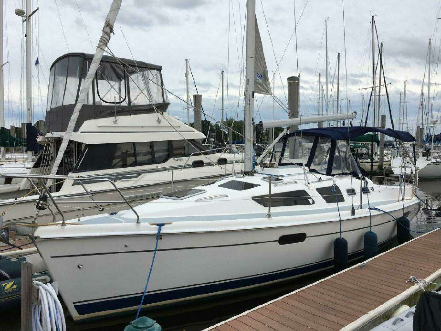 2002 Hunter 326 - Image 3