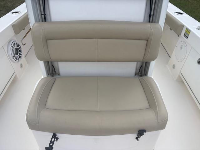 2022 Everglades 253 Center Console - 8