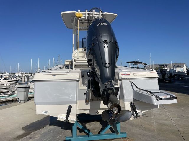 2024 Robalo 226 Cayman - 3