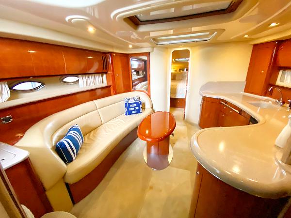 Salon/Galley