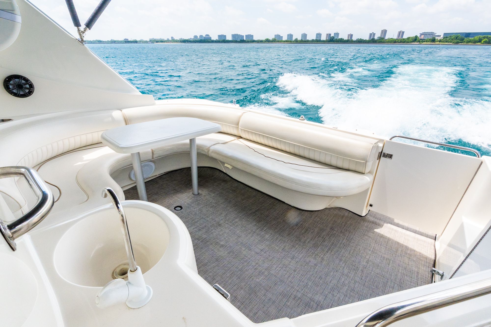 2000 Cruisers Yachts 3870 - 17
