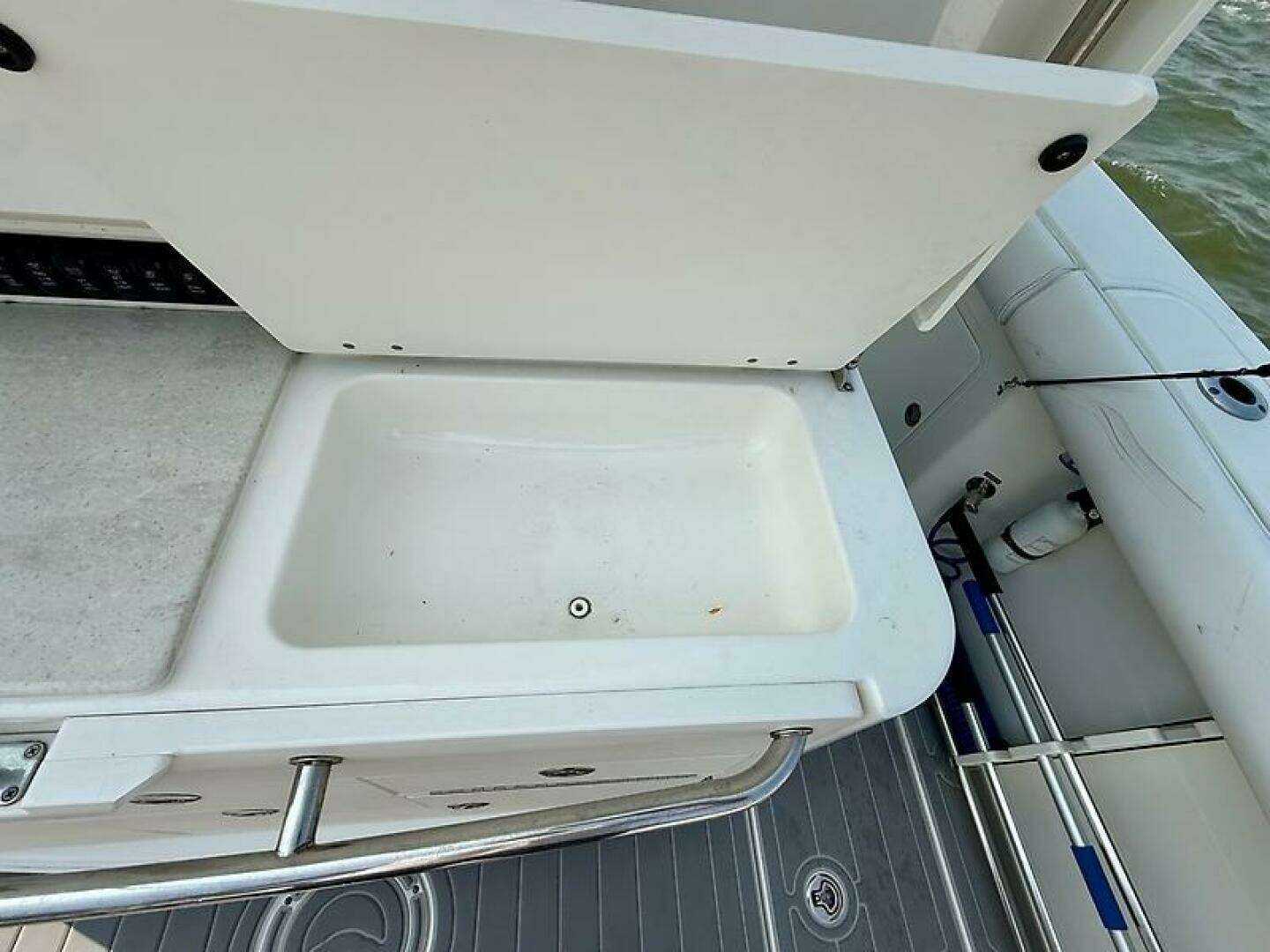 2014 Boston Whaler 350 Outrage - Image 46