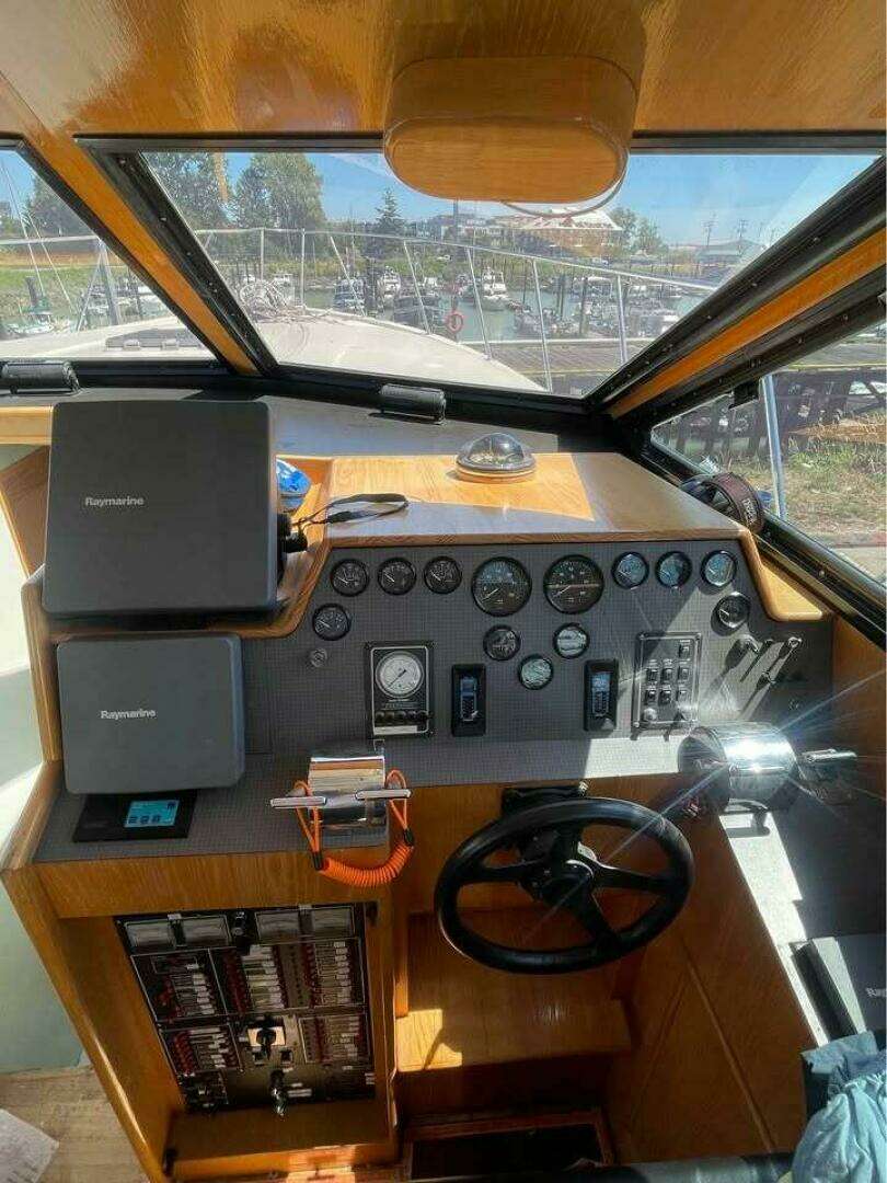 1988 Tollycraft EY440 - Image 19