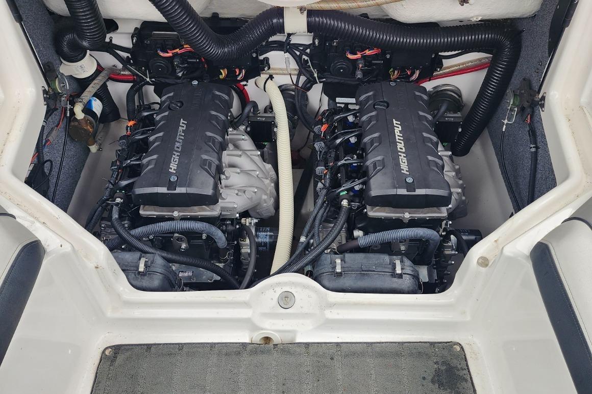 2015 Yamaha Boats 212X engine compartment with dual high-output engines.