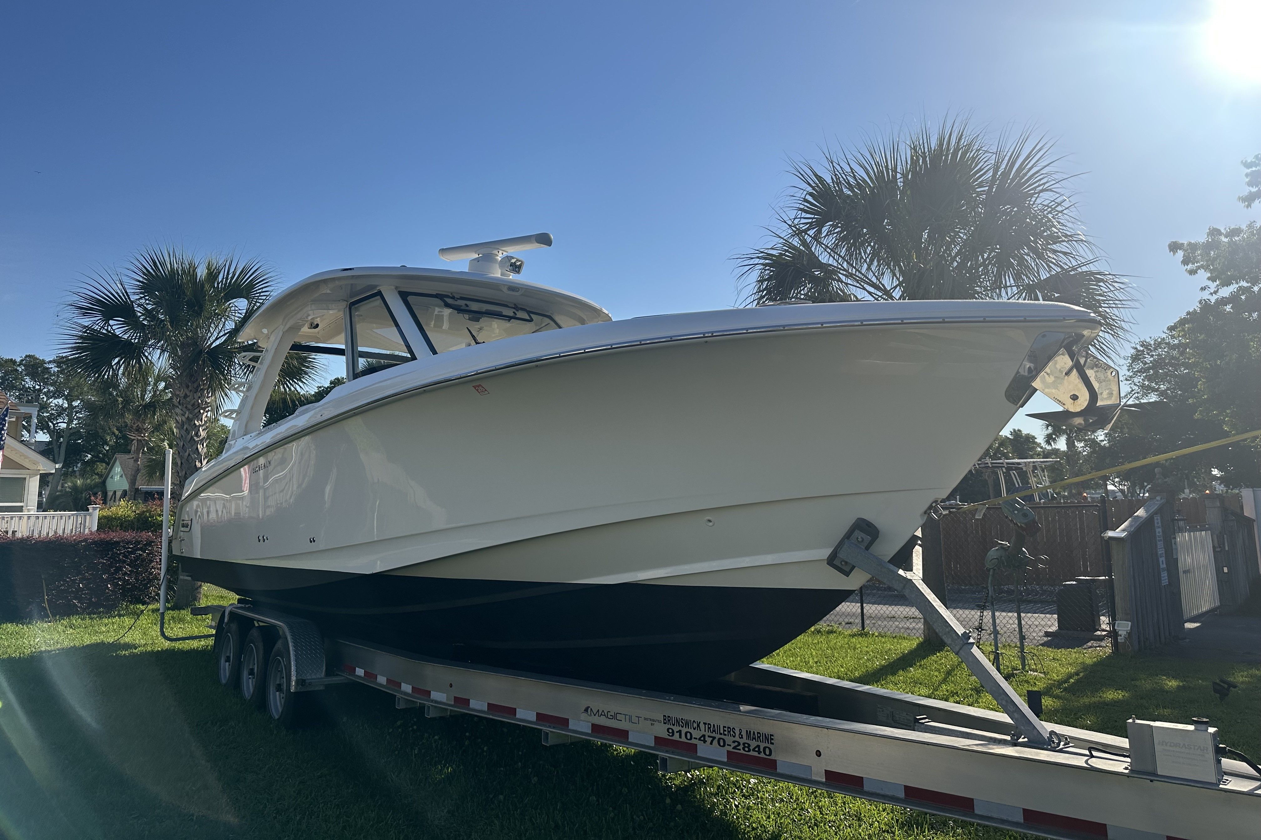 2021 Boston Whaler 350 Realm