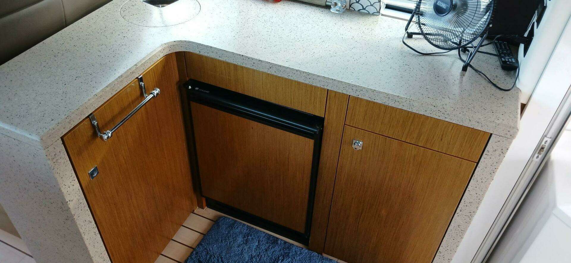 2014 Cruisers Yachts — - Image 12