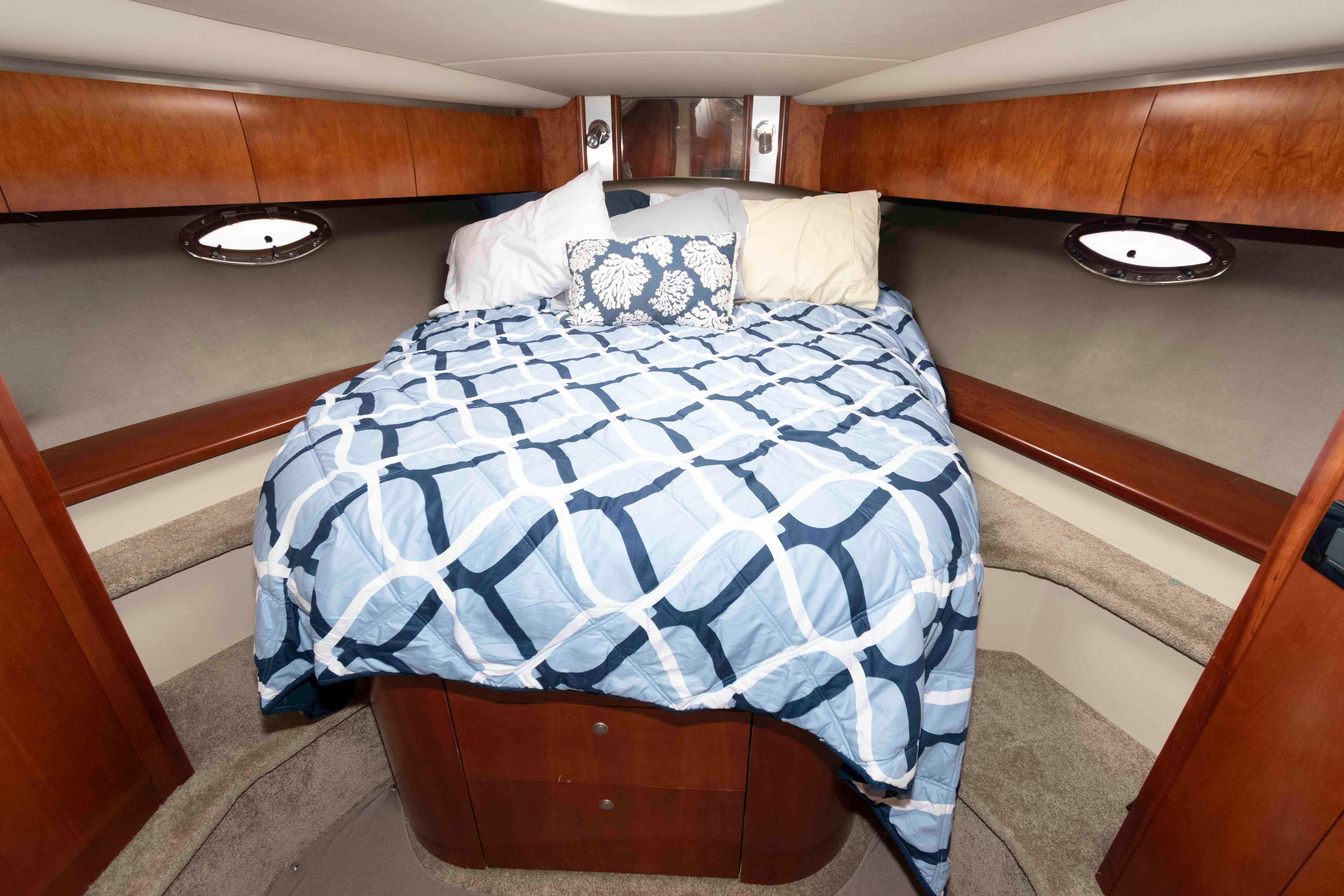 Luxurious cabin interior of 2007 Cruisers Yachts 520 Express with cozy bedding.
