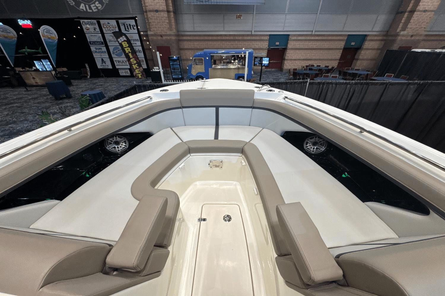 2025 Boston Whaler 330 Vantage - 33