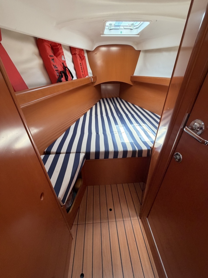 2004 Beneteau 40.7 - Image 11