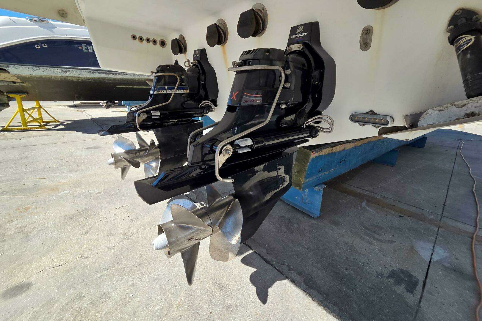 2015 Formula 350 Crossover Bowrider - Image 57