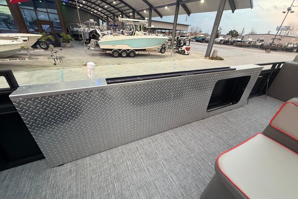 2022 Apex Marine 8524 Pro Fish N Cruise interior with diamond plate detail.