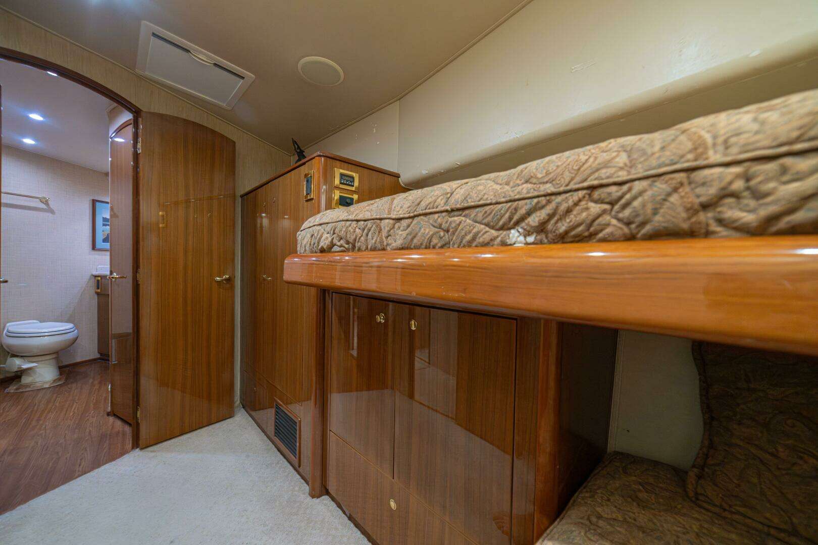 2006 Viking 56 Convertible - Image 50