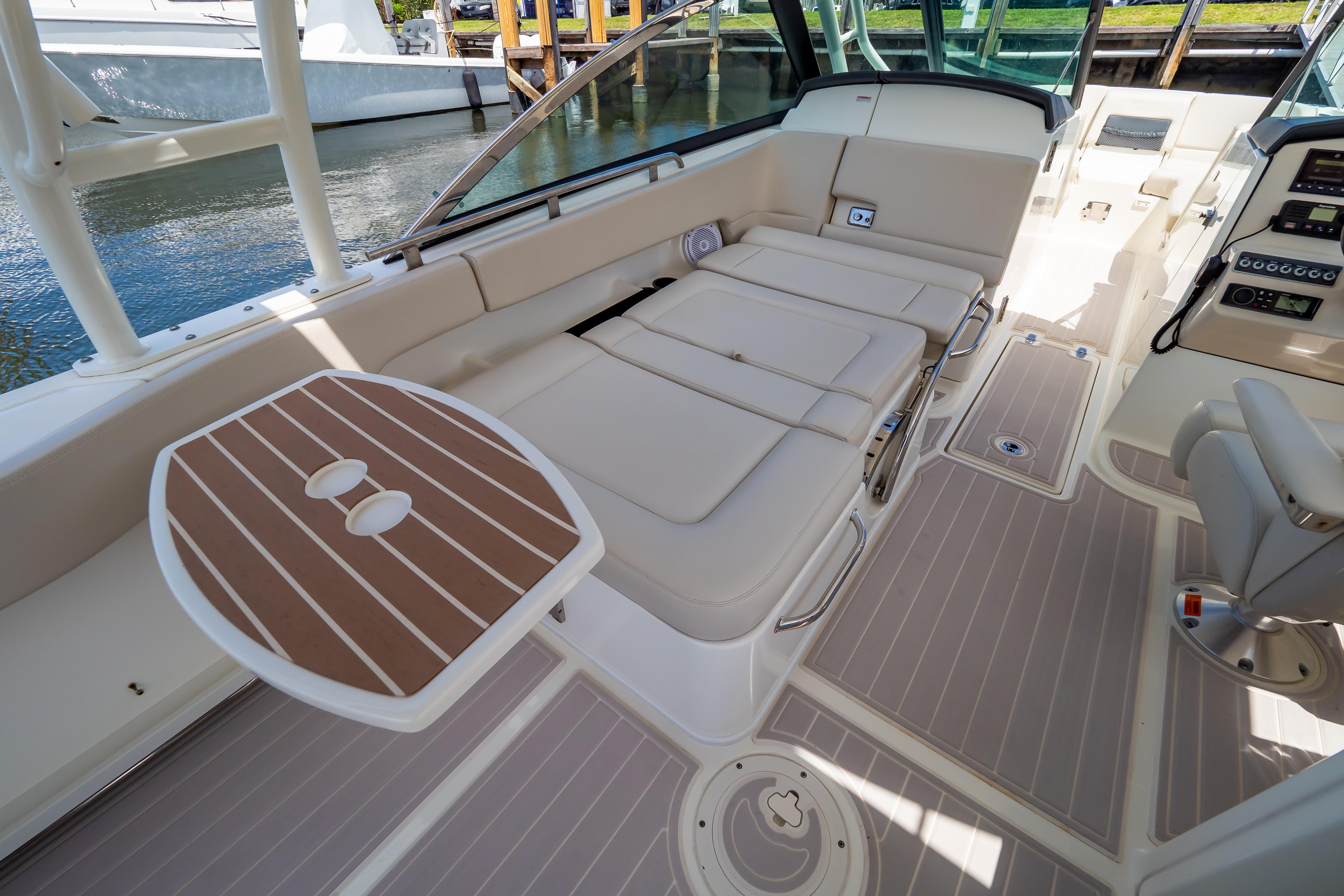 2019 Boston Whaler 270 Vantage boat interior with seating and table.