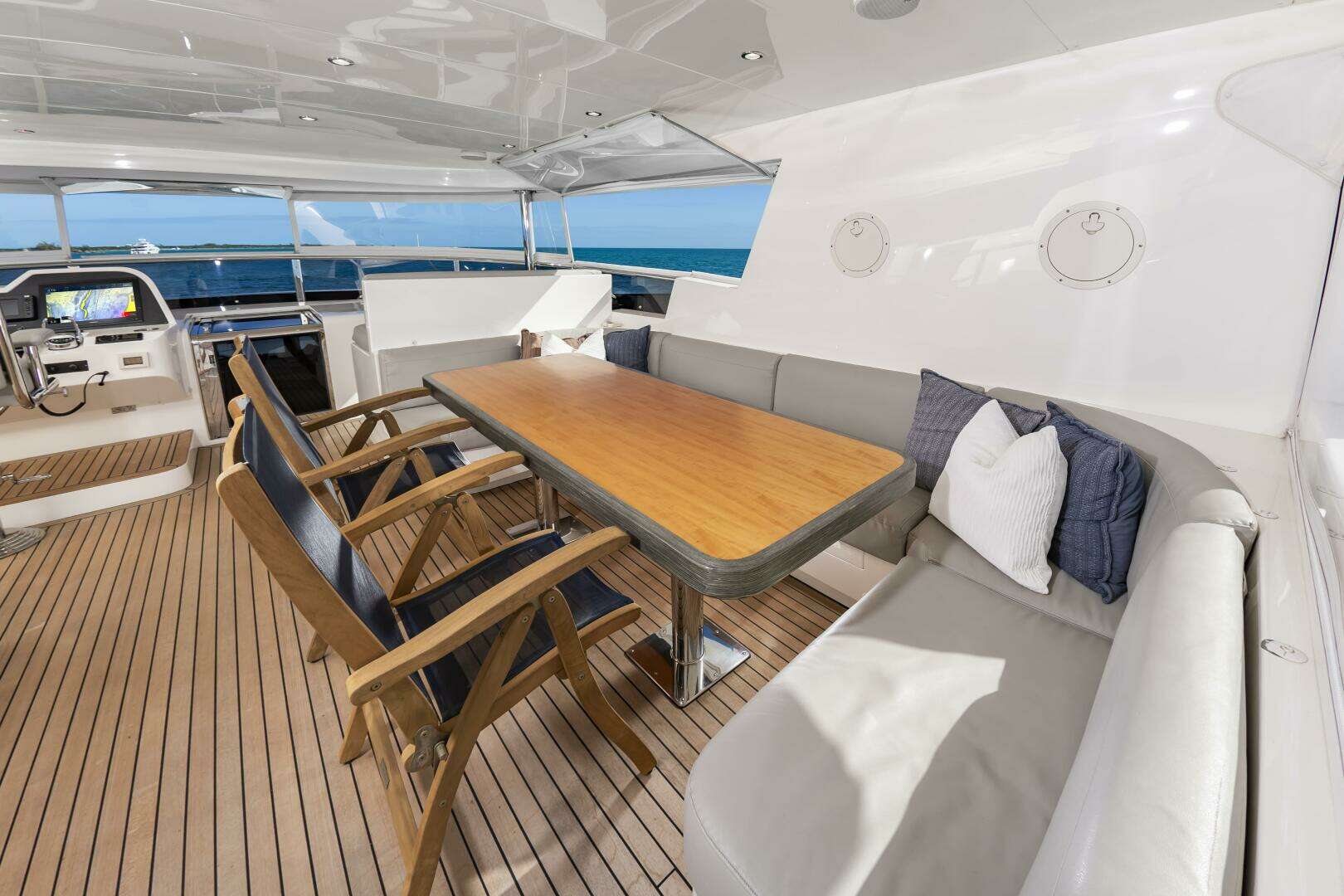 2017 Johnson 93 Flybridge - Image 15