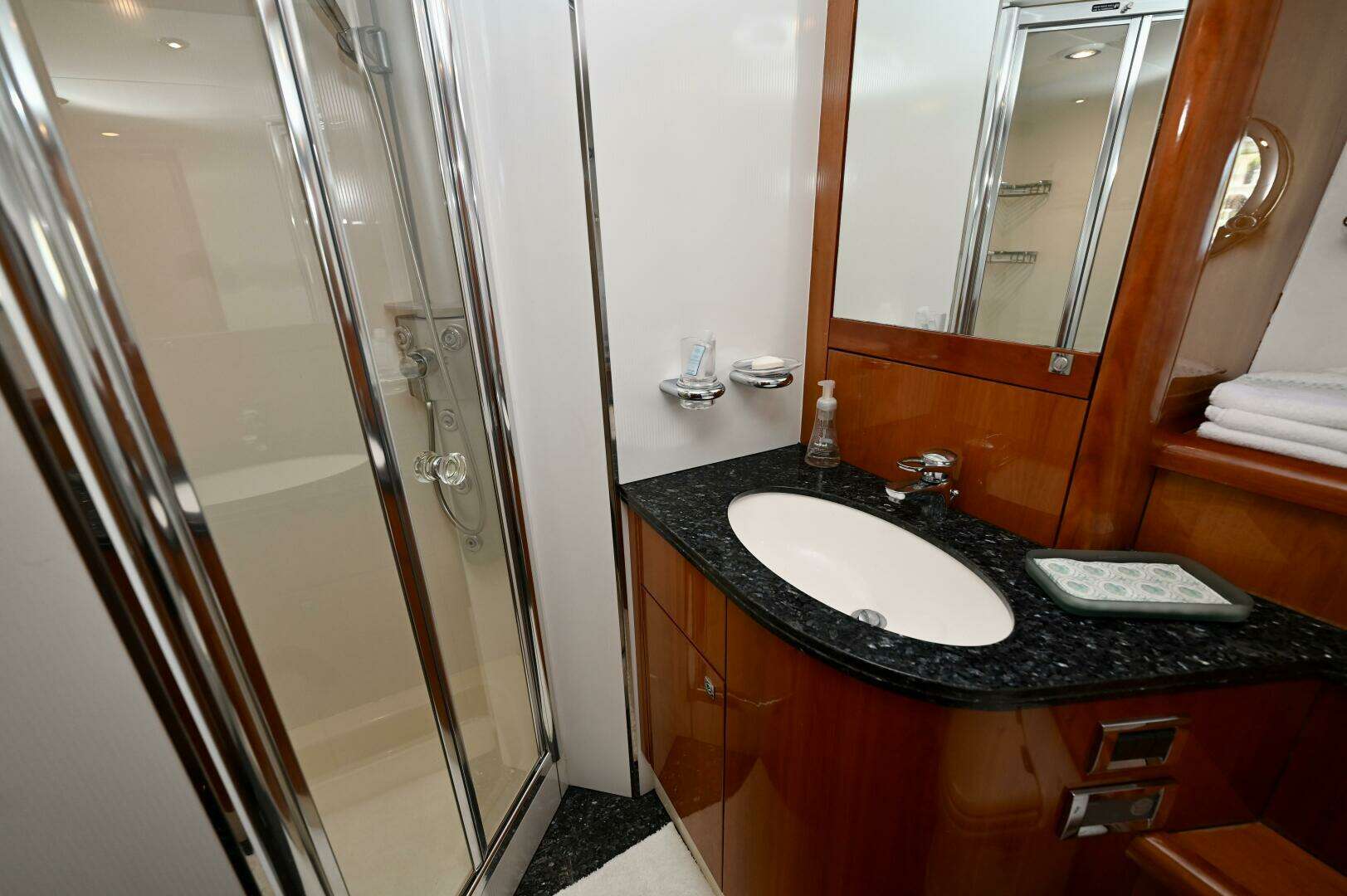 2005 Sunseeker Yacht - Image 35