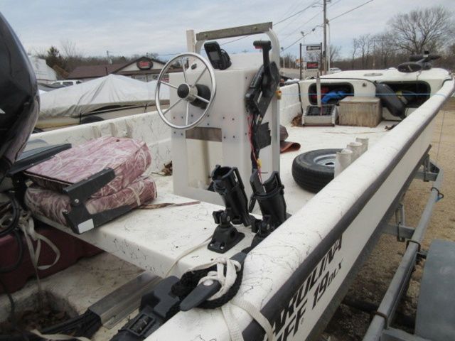 2005 Carolina Skiff 19' Center Console Fishing Boat / 115 Hp Mercury 4 - 5