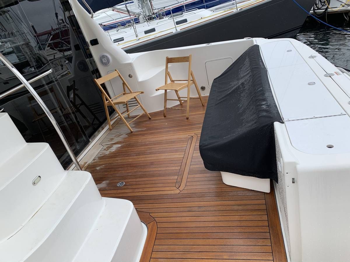 2007 Sea Ray 52 Sedan Bridge - 23