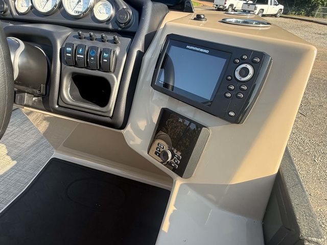 2026 Bentley Pontoons Legacy 223 Navigator - 18
