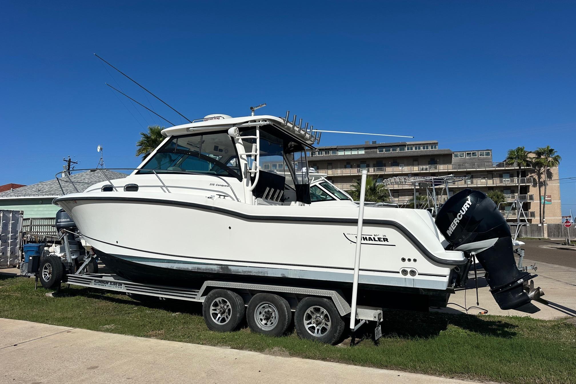 2012 Boston Whaler 315 Conquest