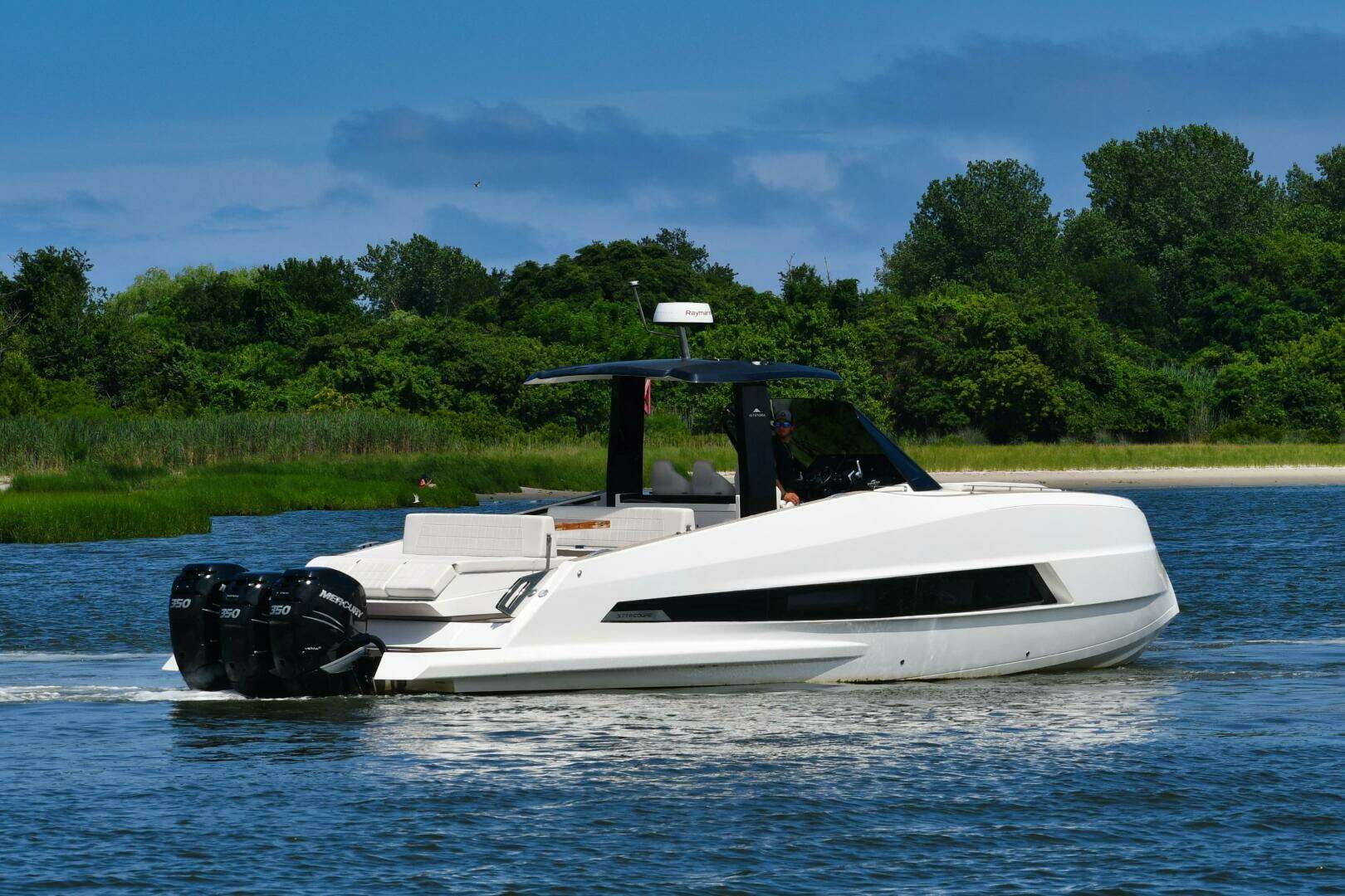 2023 Astondoa 377 Coupe Outboard - Image 2