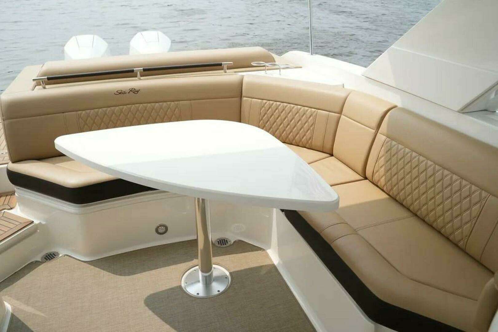 2023 Sea Ray SLX 310 Outboard - Image 8
