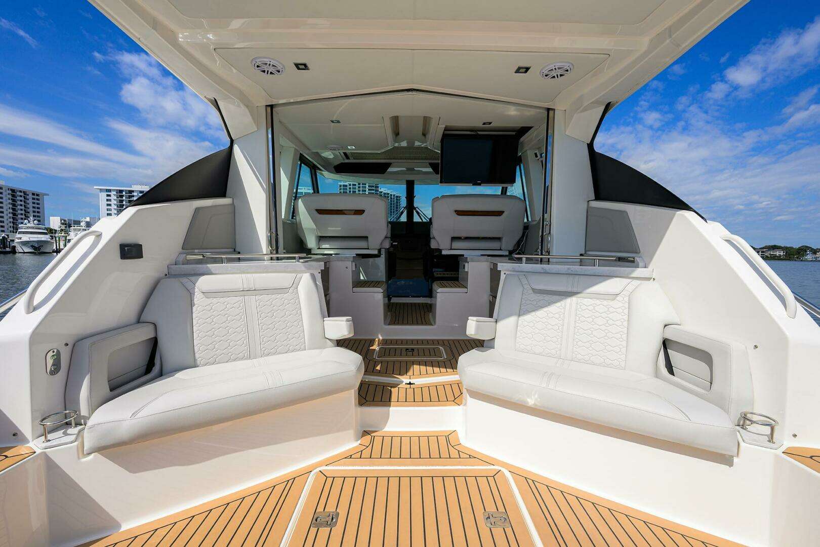 2022 Tiara Yachts 43 LE - Image 35